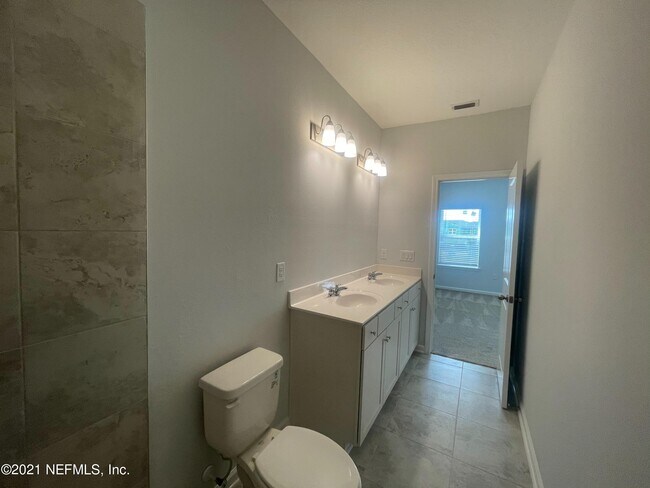Building Photo - 34 Pinebury Ln