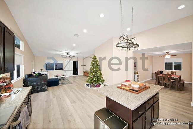 Building Photo - 34142 Dianthus Ln