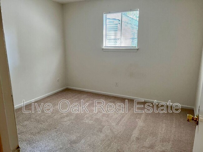 Building Photo - 1307 Cypress Ave