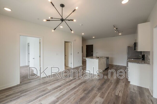 Building Photo - 525 Parkway Dr NE