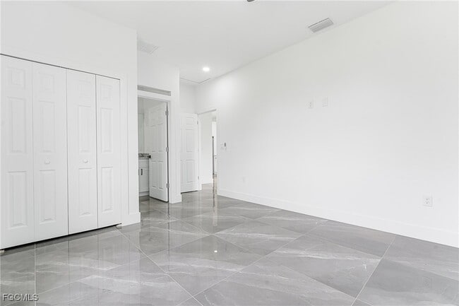 Building Photo - 1107 W 18th St