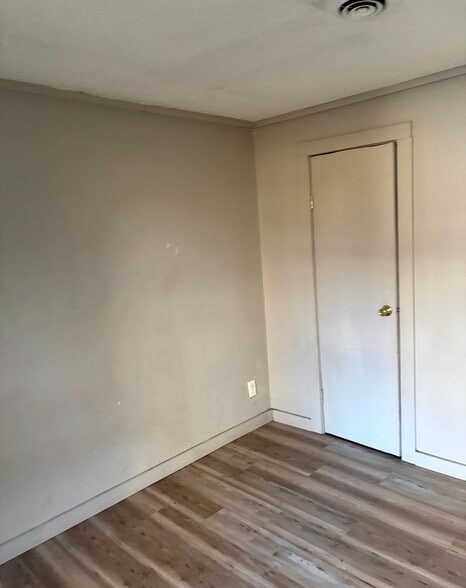 Building Photo - 1971 E Cantrell St