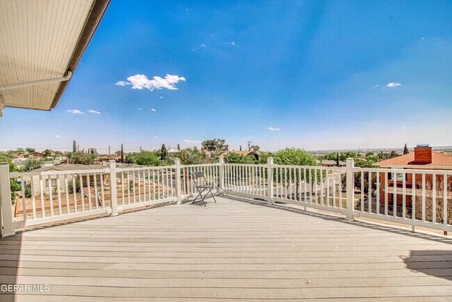 Building Photo - 1701 Elm St