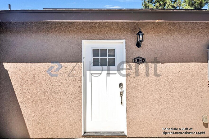 Building Photo - 10963 Des Moines Ave