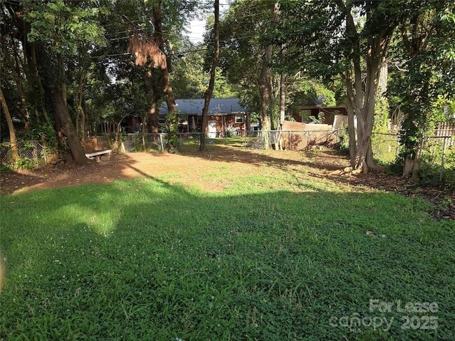Building Photo - 3721 Driftwood Dr