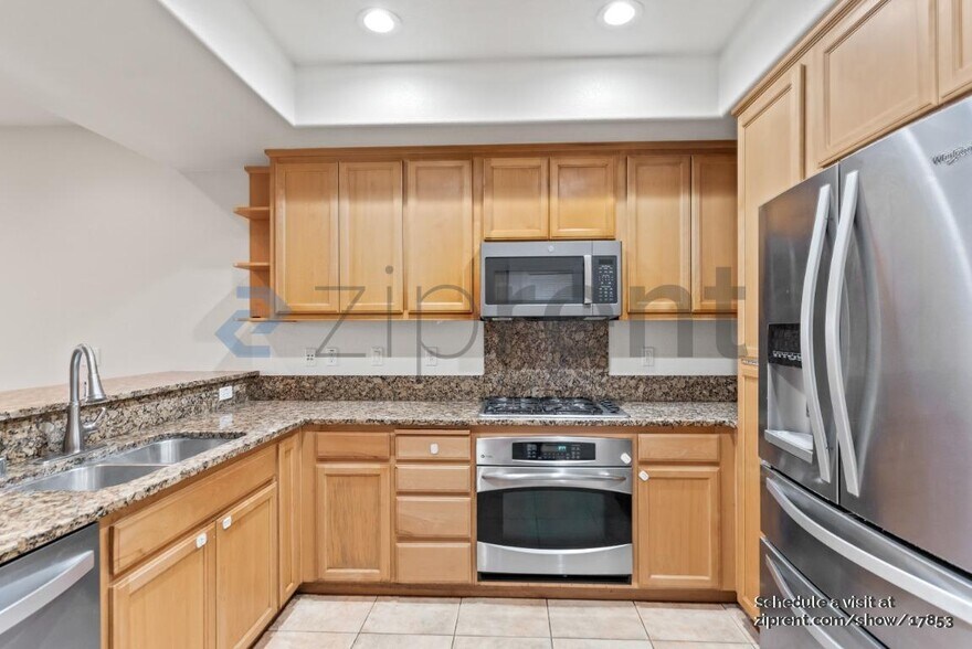 Building Photo - 2112 Sheffield Dr