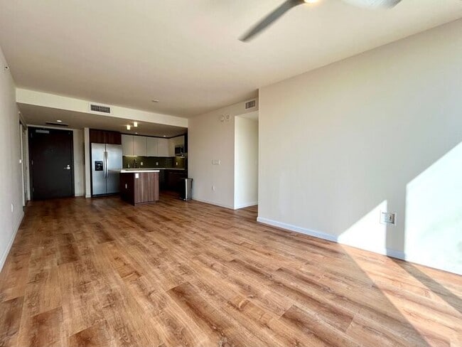Building Photo - Symphony Honolulu: 2 Bed, 2 Bath w/ 2 Park...