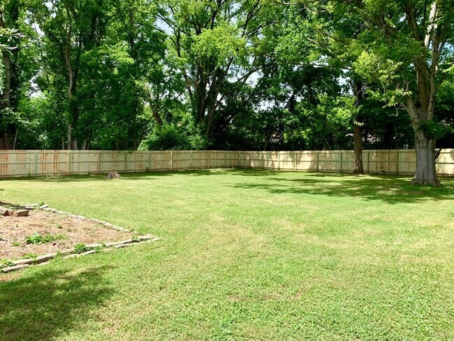 Building Photo - Adorable East Nashville Cottage