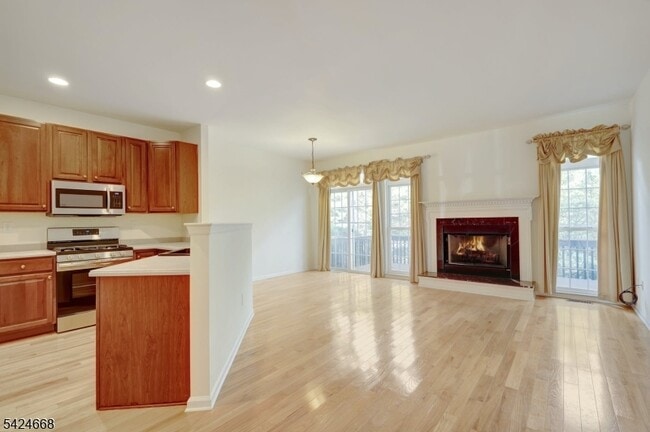 Building Photo - 18 Mountain View Dr