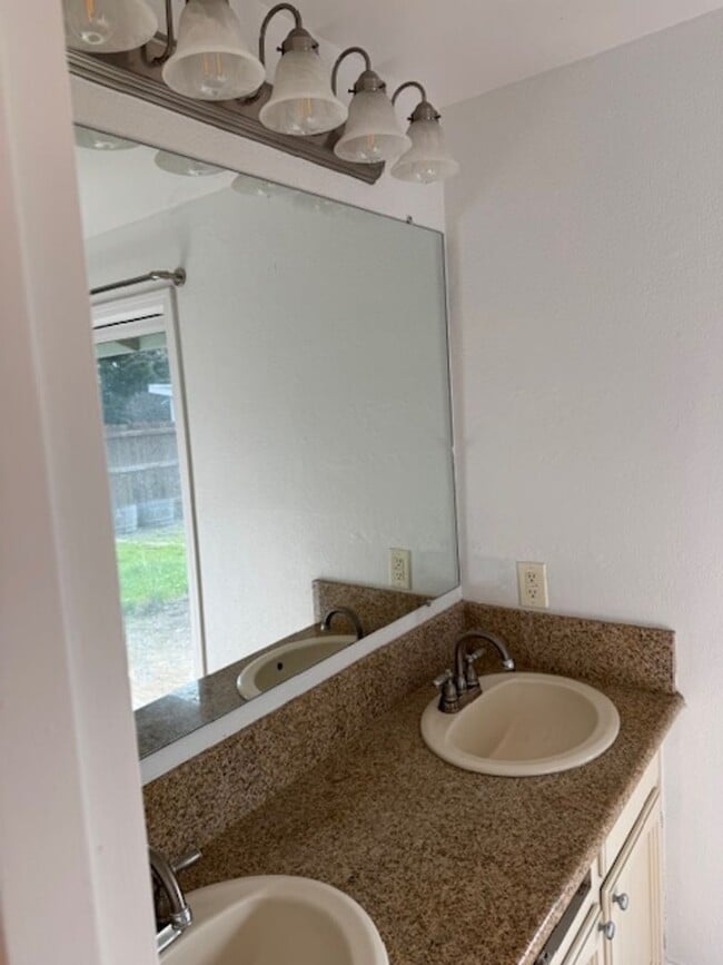 Building Photo - AVAILABLE NOW!!  LARGE, REMODELED 3 BEDROOM HOME / LARGE FENCED YARD