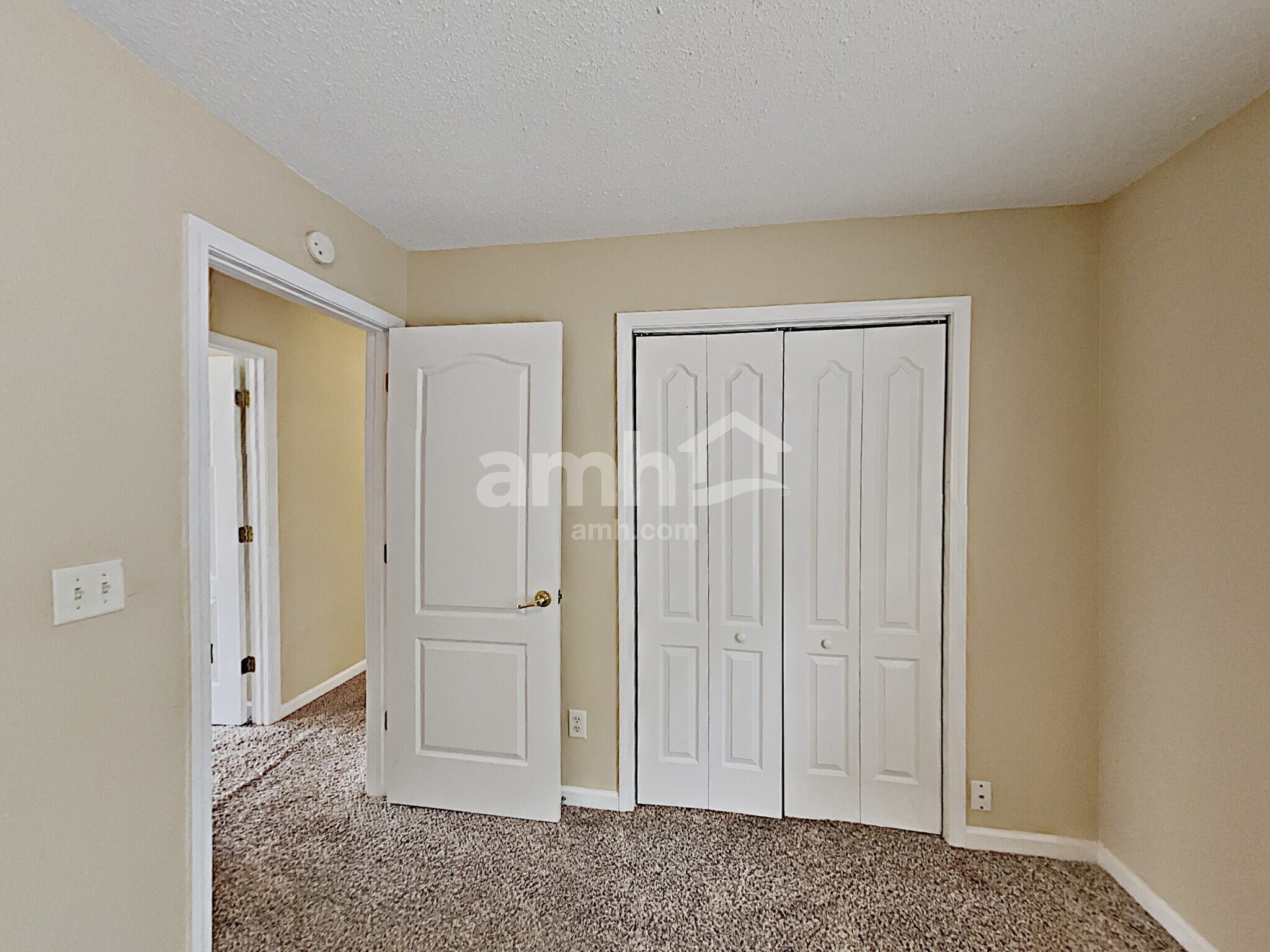 Building Photo - 1319 Vine Cir