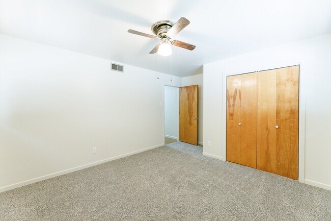 Building Photo - Remodeled throughout, 3/2/1