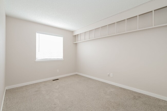 Building Photo - Renovated 4 Bed/ 3.5 Bath in Littleton