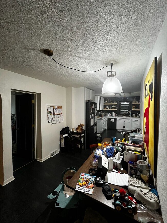 Building Photo - Pendleton Heights 4BR—Updated Historic Cha...