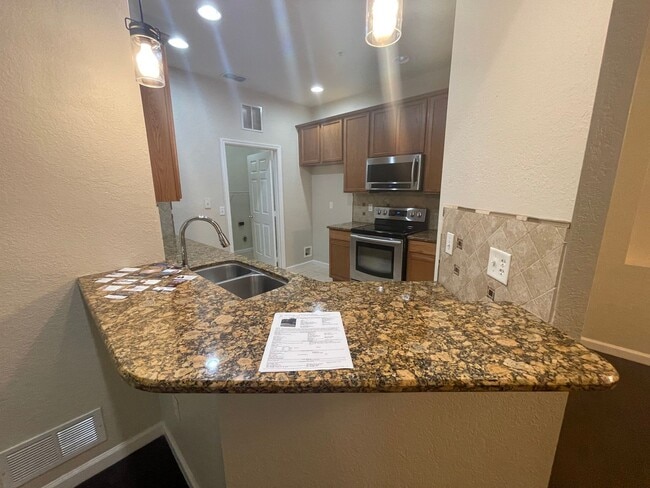 Building Photo - Affordable Elegance! 3 Bed 2 Bath Condo in...