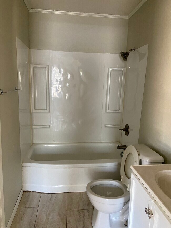 Building Photo - 1305 State St