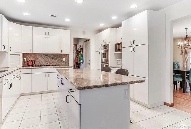 Building Photo - 11 Secor Ct