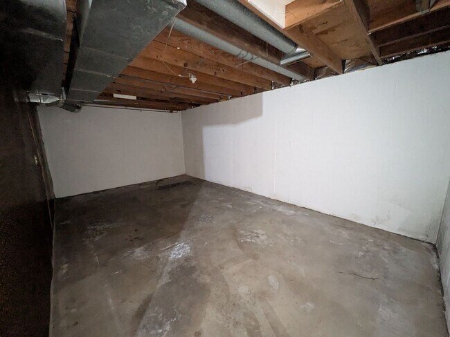 Building Photo - Trafalger Place Duplex