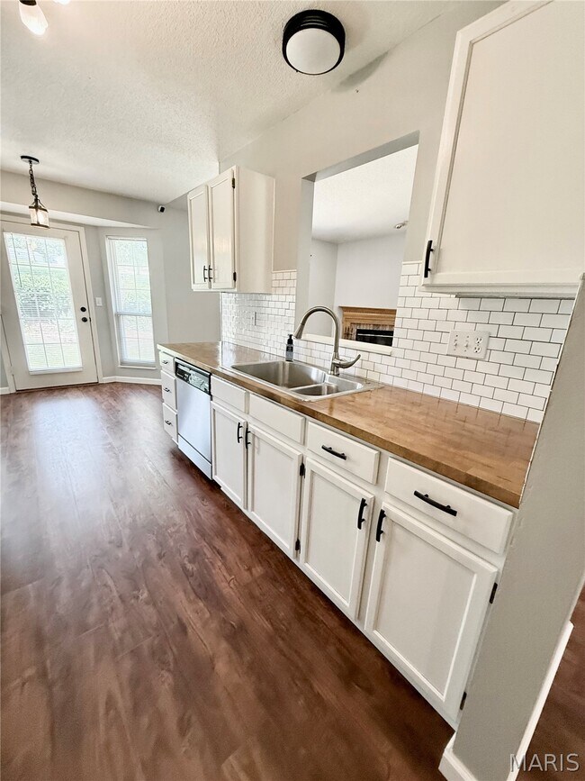 Building Photo - 3241 Tanglebrook Dr