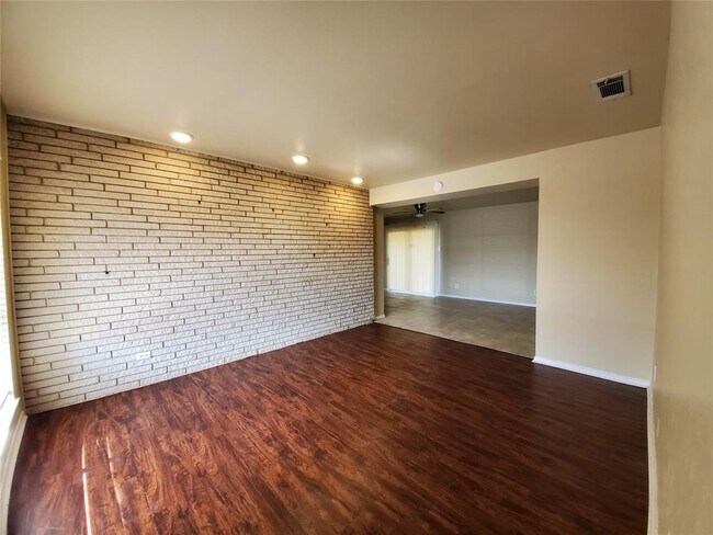 Building Photo - 824 Warren Way