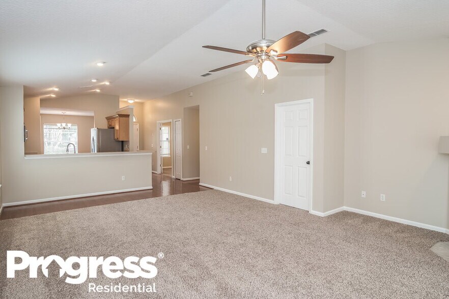 Building Photo - 573 Redberry Ln