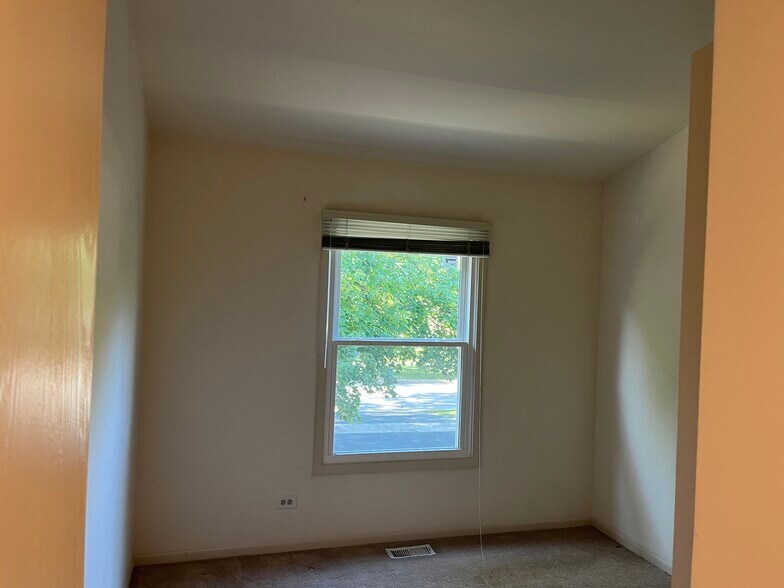 Building Photo - 1404 Queensgreen Cir