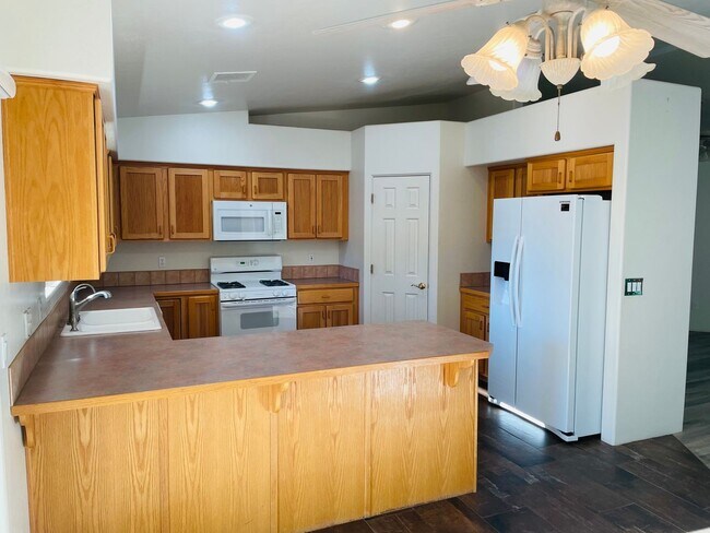 Building Photo - Village Of Oak Creek