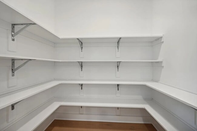 Building Photo - 526 Riverfront Ln