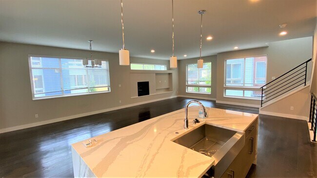 Building Photo - Modern 4BR Townhome in Prime Bellevue | AC | Bellevue Schools | Minutes to Microsoft