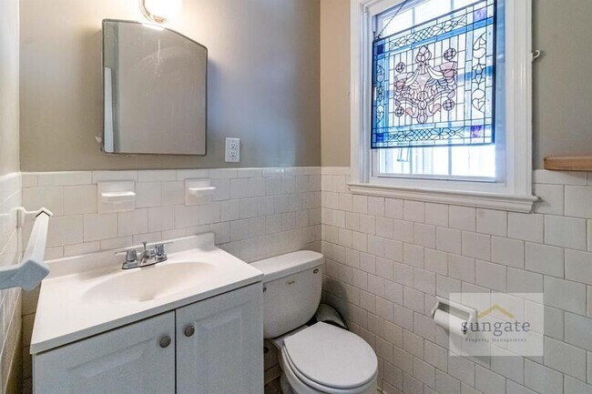 Building Photo - 326 Lincoln Ave