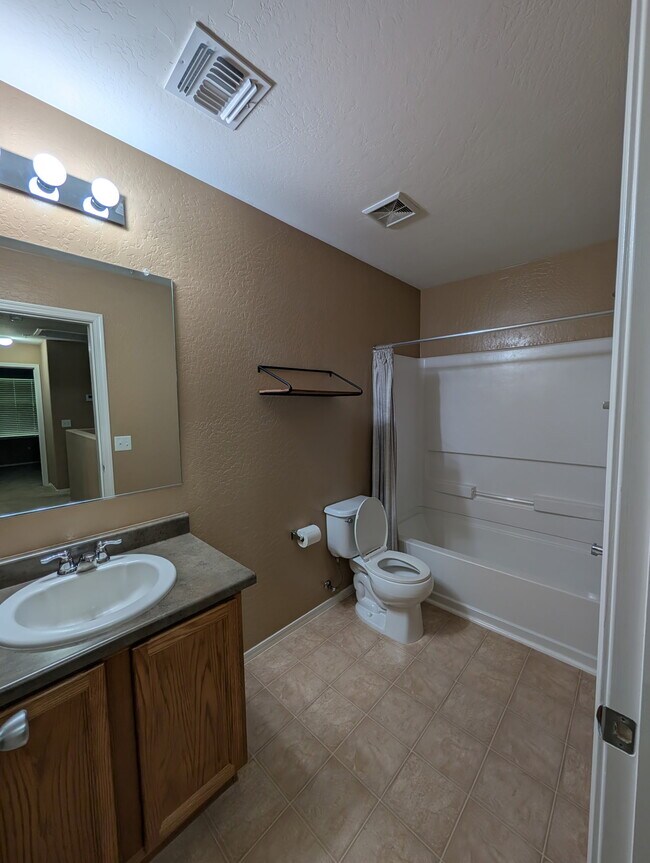 Building Photo - 1250 S Rialto