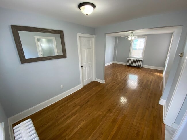 Building Photo - 60 William St