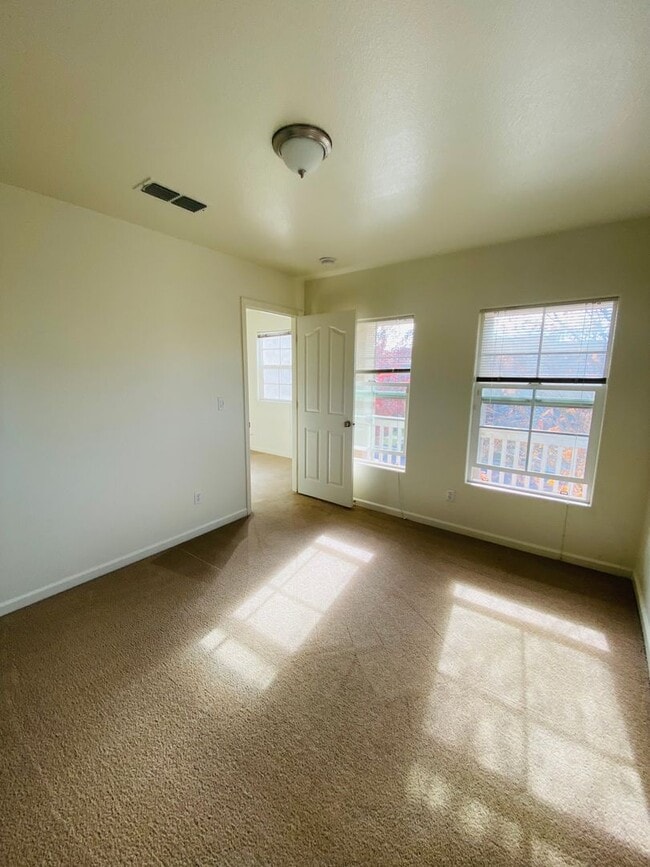 Building Photo - Westlake Winner... Walk to Parks & Schools 3 Bedroom 2.5 Baths
