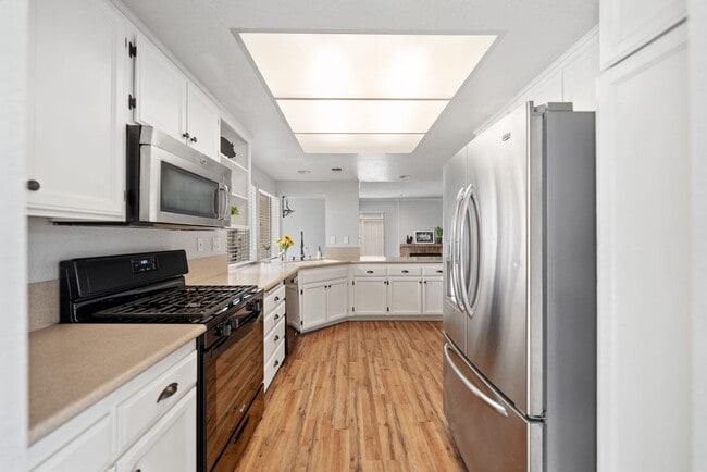 Building Photo - 40115 Starling St