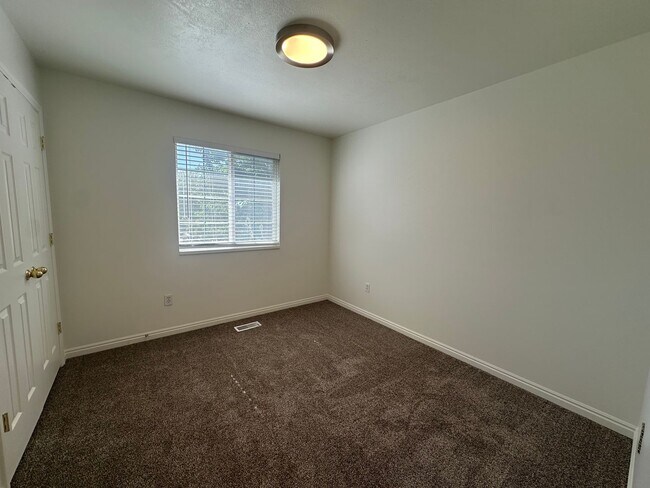 Building Photo - Freshly Painted, New Carpet Throughout - Home For Rent In Springville!!!