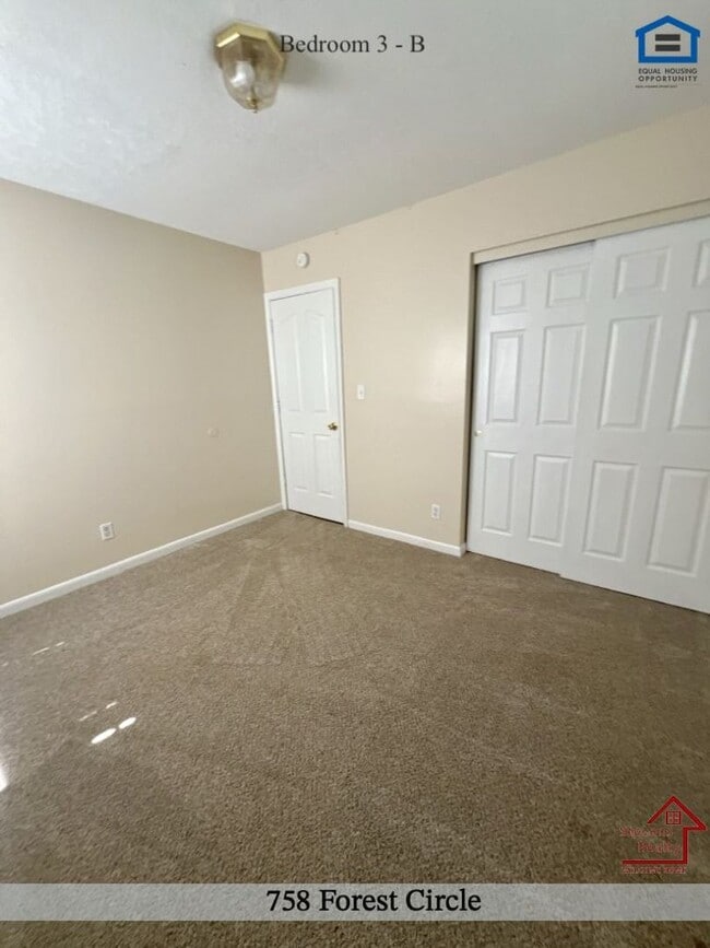 Building Photo - 758 Forest Cir