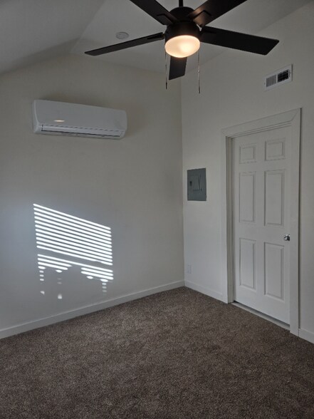 Building Photo - 131 2nd St