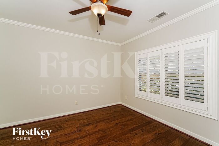 Building Photo - 455 Lake Chelsea Way