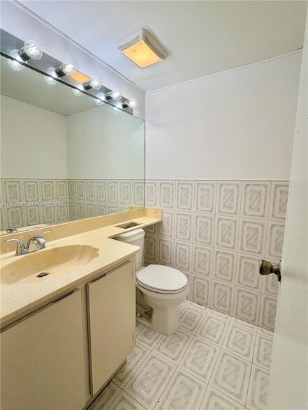 Building Photo - 281 W Park Dr