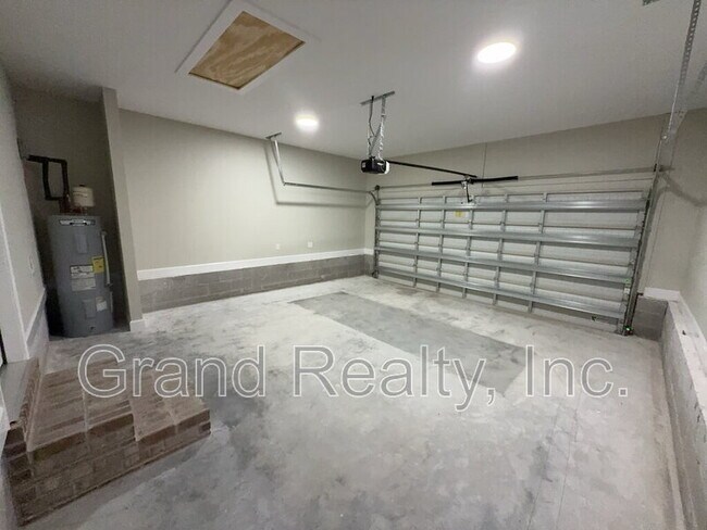 Building Photo - 7230 Par Ln