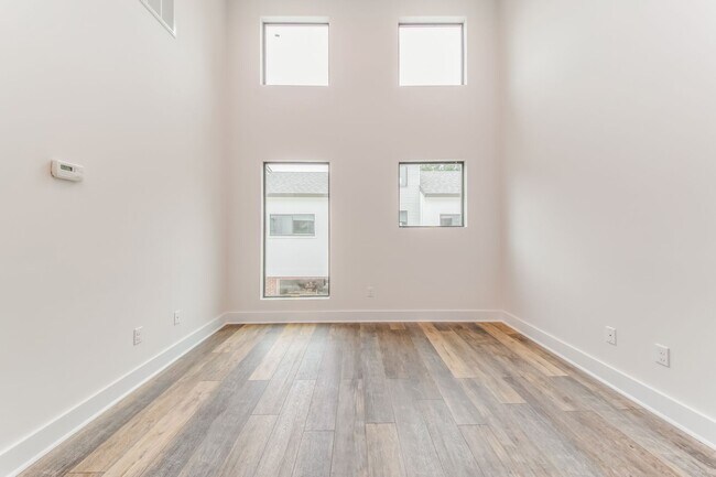 Building Photo - FOR RENT in LAFAYETTE!