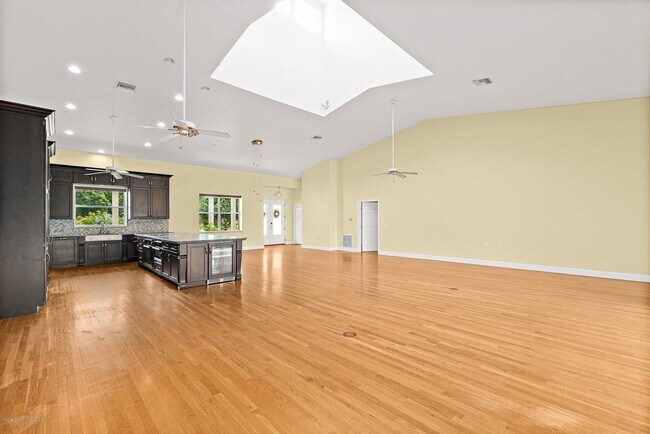 Building Photo - 845 S Tropical Trail