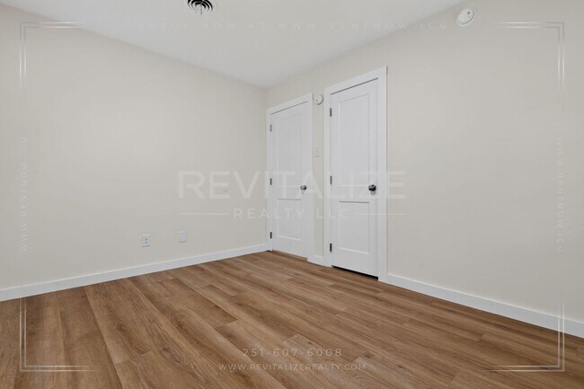 Building Photo - 2900 Lott Dr