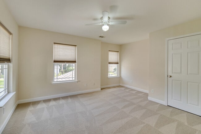 Building Photo - 127 Magnolia Dr