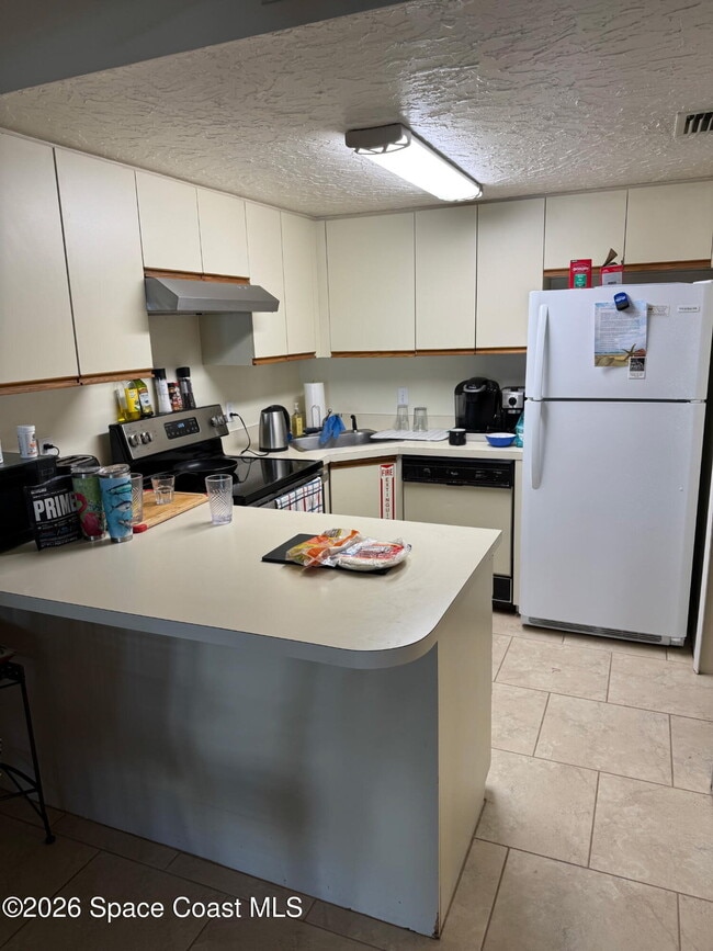 Building Photo - 8600 Ridgewood Ave