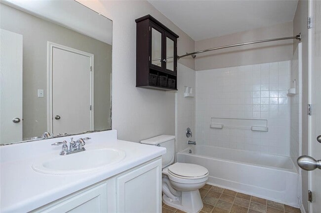 Building Photo - 311 Quarter Ave