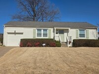 Building Photo - Beautiful Florence Park South home with hardwood floors throughout.