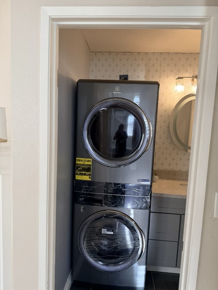 Building Photo - 6350 Peach Blossom St