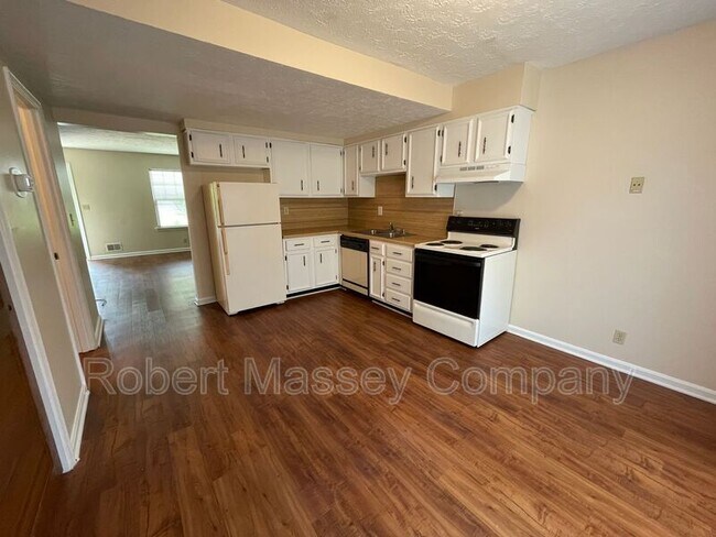 Building Photo - 2853 Grinstead Dr