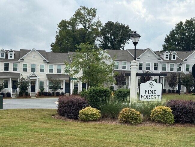 Building Photo - Charming 2 br townhome minutes from histor...